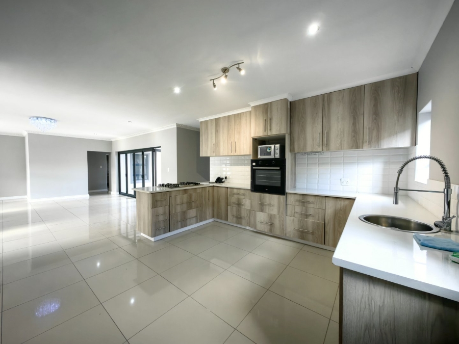 4 Bedroom Property for Sale in Blue Mountain Village Western Cape